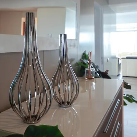 Outstanding Penthouse With Amazing Sea Views *