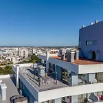 Outstanding Penthouse With Amazing Sea Views *