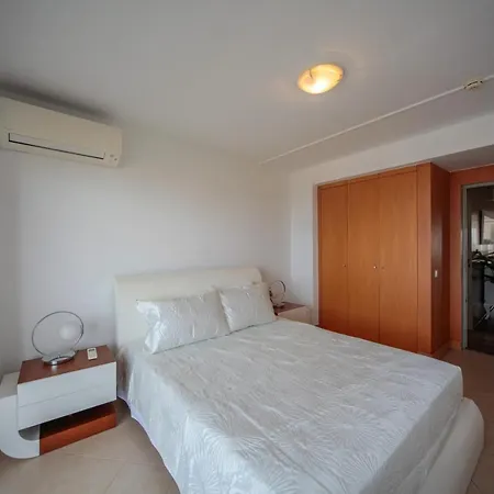 Apartment Outstanding Penthouse With Amazing Sea Views *