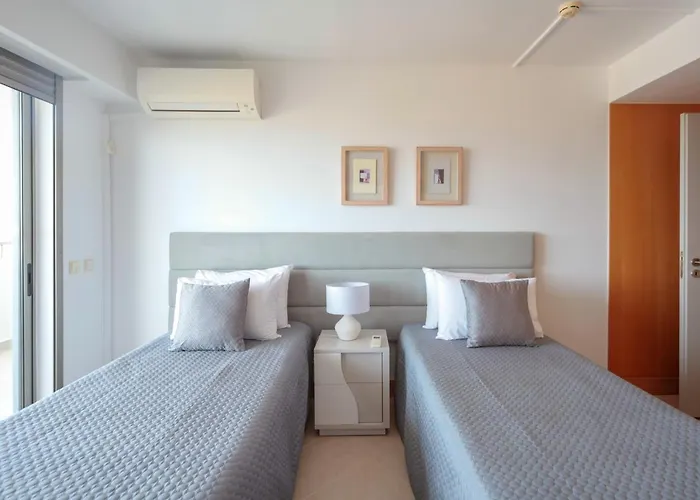 Outstanding Penthouse With Amazing Sea Views *