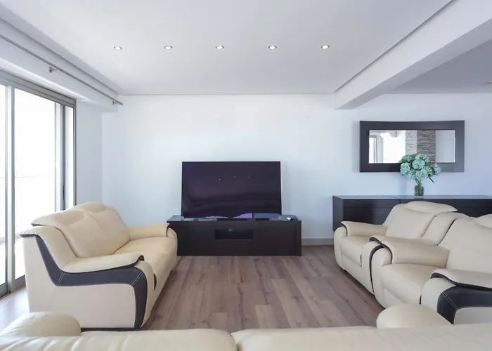 Outstanding Penthouse With Amazing Sea Views Апартаменты Портиман