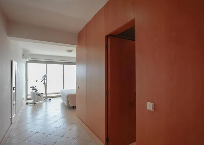 Апартаменты Outstanding Penthouse With Amazing Sea Views Портиман