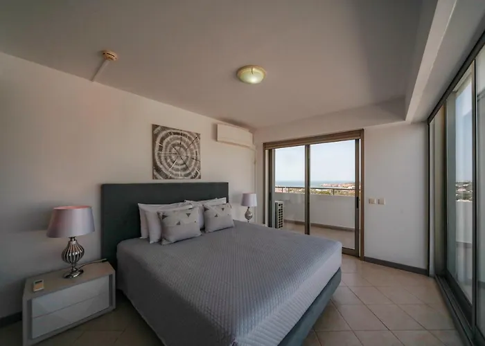 Апартаменты Outstanding Penthouse With Amazing Sea Views