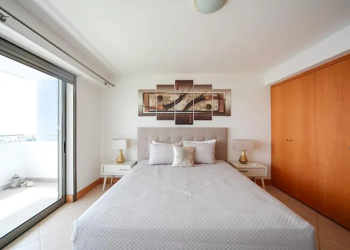 Outstanding Penthouse With Amazing Sea Views