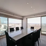 Outstanding Penthouse With Amazing Sea Views *