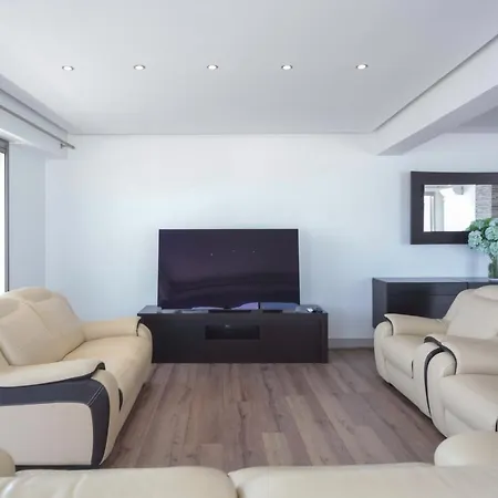 Outstanding Penthouse With Amazing Sea Views Апартаменты Портиман