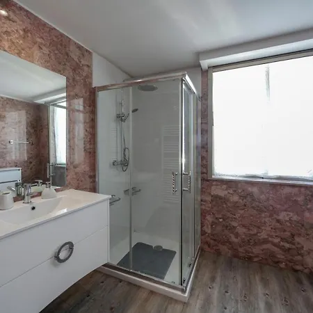 Outstanding Penthouse With Amazing Sea Views Апартаменты Портиман